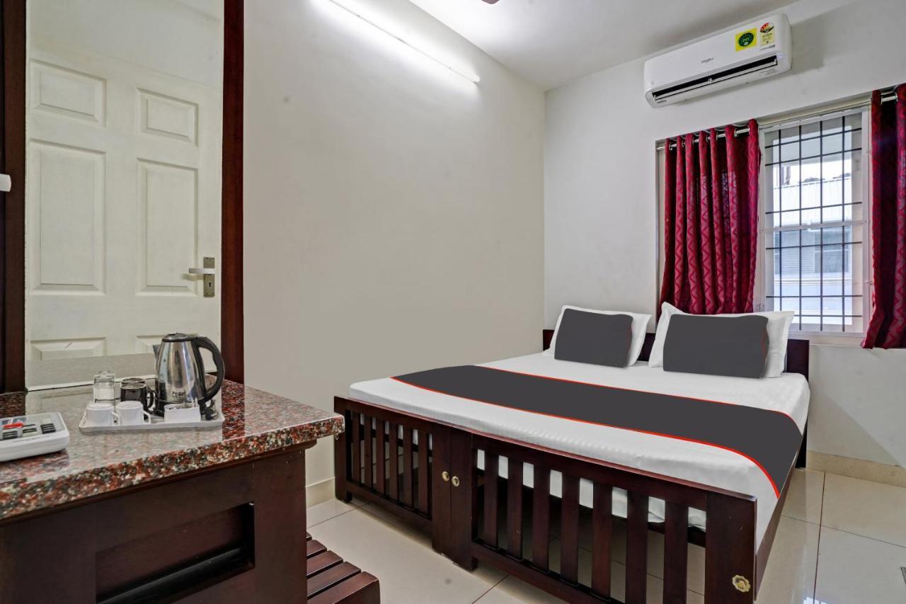 Hotel Collection O White House Pearl Kochi Exterior foto